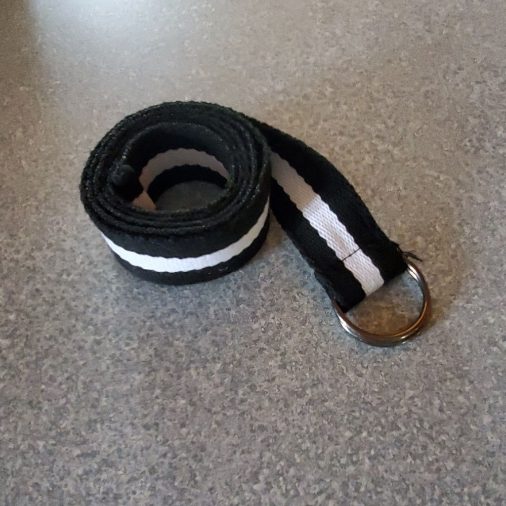 NWOT, black and white canvas belt
